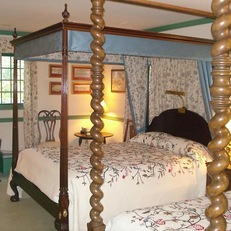 Newport House Bed & Breakfast วิลเลียมส์เบิร์ก ห้อง รูปภาพ
