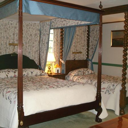 Newport House Bed & Breakfast วิลเลียมส์เบิร์ก ห้อง รูปภาพ