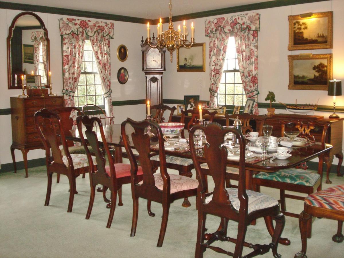 Newport House Bed & Breakfast วิลเลียมส์เบิร์ก ภายนอก รูปภาพ