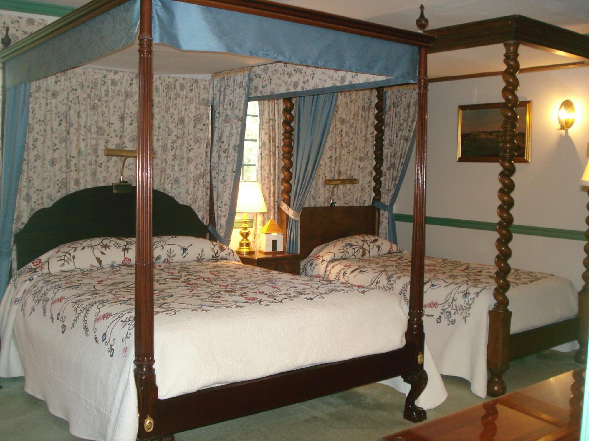 Newport House Bed & Breakfast วิลเลียมส์เบิร์ก ห้อง รูปภาพ